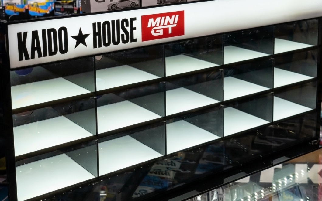 Kaido House - LED Lit 1/64 Diecast Display Case – Acrylic Desktop/Wall Cabinet