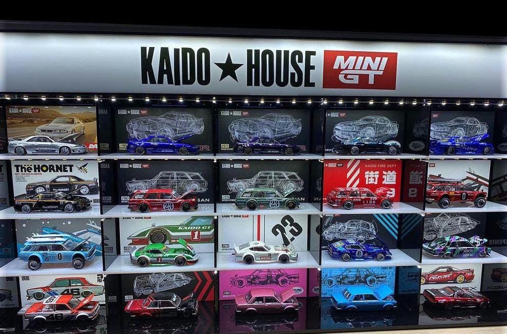 LED Lit 1/64 Diecast Display Case – Acrylic Desktop/Wall Cabinet